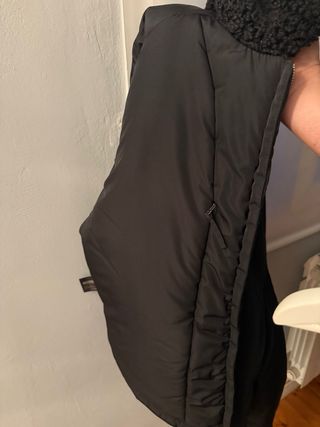 Chaqueta Zara Negra con Cuello Peludo