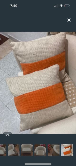 Sillón beige y blanco de tela y madera