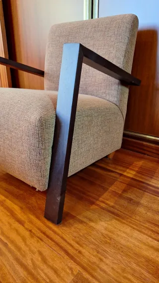 Sillón minimalista tela y madera
