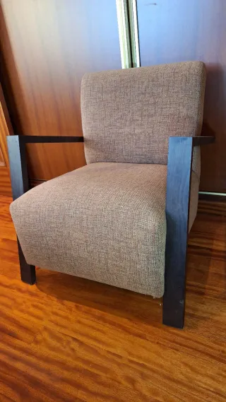 Sillón minimalista tela y madera