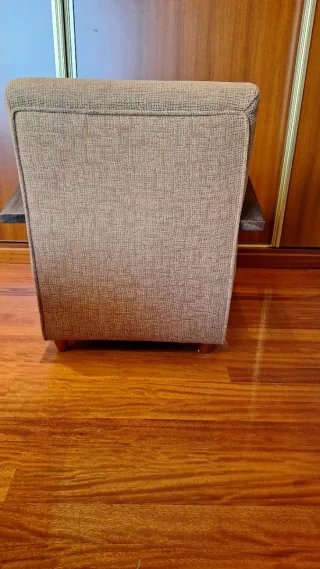 Sillón minimalista tela y madera