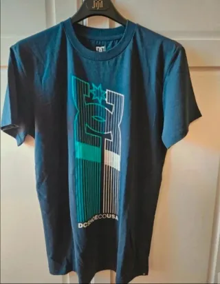 T-shirt DC Shoes uomo blu e verde acqua