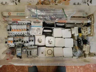 Material eléctrico variado