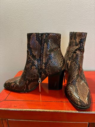 Botines tacón Zara piel serpiente T37
