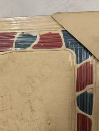 Cuadro de relieve con flores de cristal y madera