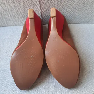 Zapatos de antelina con cuña