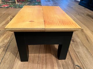 Tavolino in legno fatto a mano