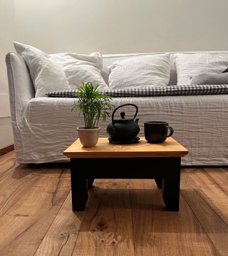 Tavolino in legno fatto a mano