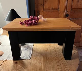 Tavolino in legno fatto a mano