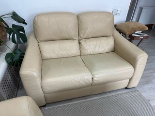 2 Sofás Piel Beige
