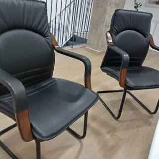 Poltrone da ufficio in pelle e legno