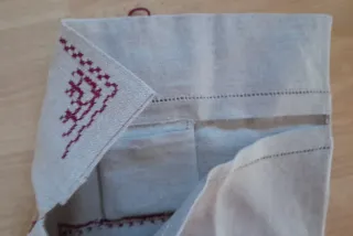 Coppia bustine portaoggetti ricamate