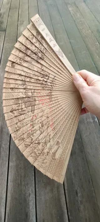 Abanico chino de madera con caja