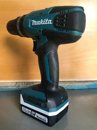 Taladro Atornillador Makita + Cargador + 2 Batería