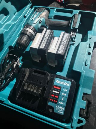 Taladro Atornillador Makita + Cargador + 2 Batería
