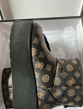 Botines Guess Marrones y Negros