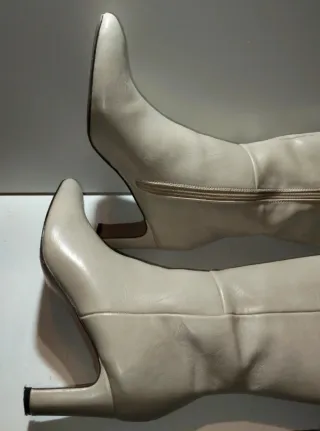 Botas altas de piel beige