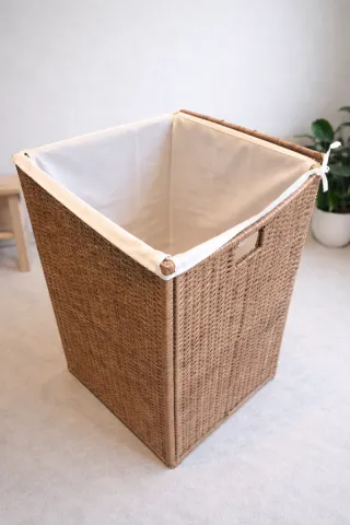 Cesto de ropa forrado mimbre y tela