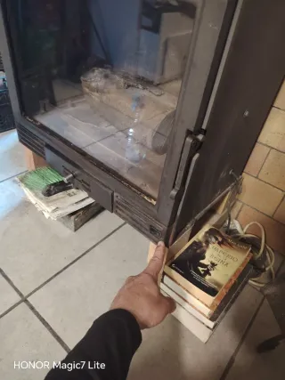 Estufa de leña con ventilación eléctrica