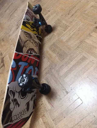 Skate Oxelo con diseño de mono y calavera