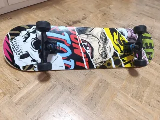 Skate Oxelo con diseño de mono y calavera