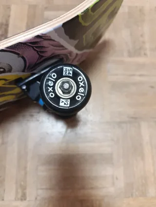 Skate Oxelo con diseño de mono y calavera