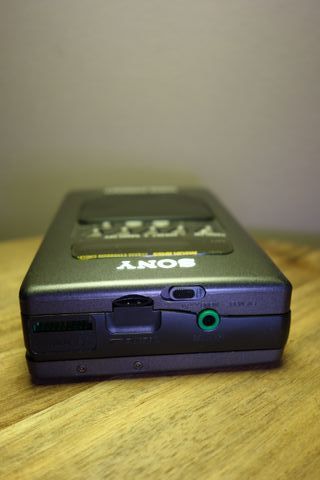 Sony Walkman WM-FX56 con funda y auriculares