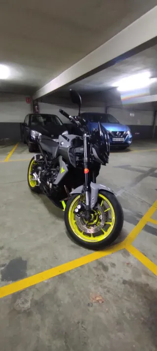 Yamaha MT-09 2018 Gris/Amarillo