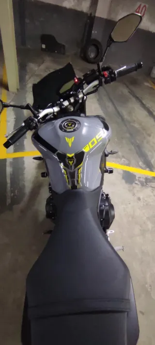 Yamaha MT-09 2018 Gris/Amarillo