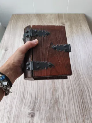 Libro decorativo madera