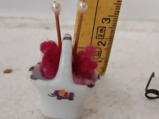 Miniatura Reutter Cesta con Lana y Agujas
