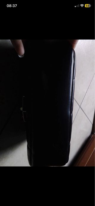 Borsa nera trapuntata con catena dorata