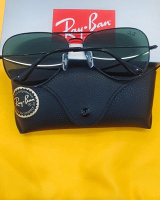 Gafas Ray-Ban grises y rojas