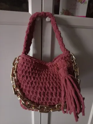 Borsa uncinetto ciniglia con catena oro