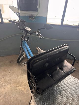 Triciclo eléctrico para 3 pasajeros