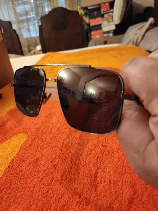 Gafas de sol metálicas negras y plateadas