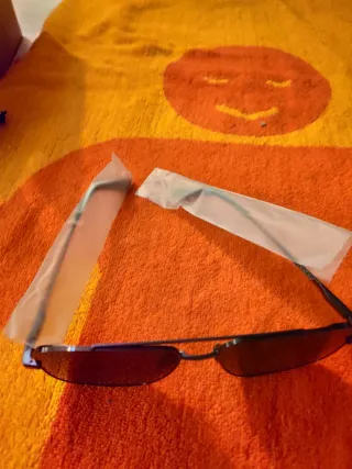 Gafas de sol metálicas negras y plateadas