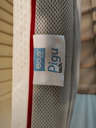 Cuna blanca con colchón y cajones