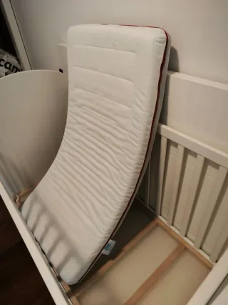 Cuna blanca con colchón y cajones