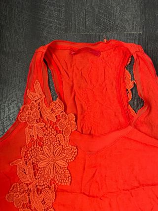 Top vintage naranja con encaje floral