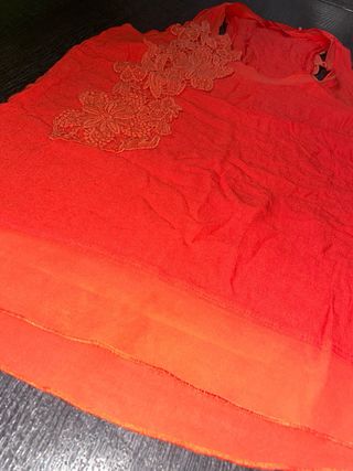Top vintage naranja con encaje floral