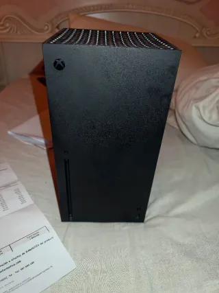 Xbox Series X con mando y pilas