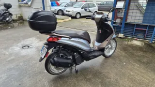 Piaggio Medley 125 Scooter