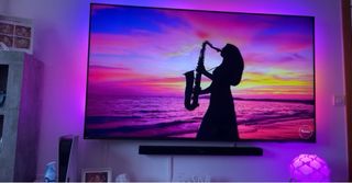 Televisión y Barra de Sonido