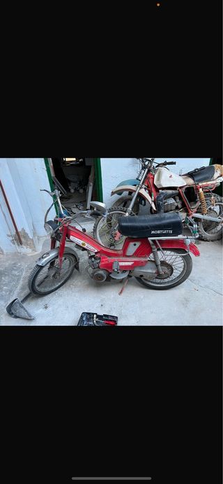 Mobylette Motobecane Roja y Negra
