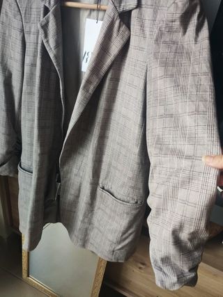 Blazer americana ZARA ZW antelina cuadros oficina