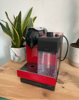Cafetera Nespresso Roja