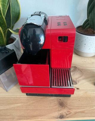 Cafetera Nespresso Roja