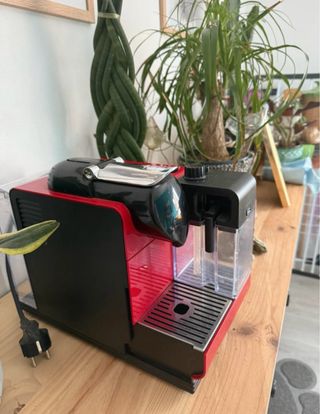 Cafetera Nespresso Roja