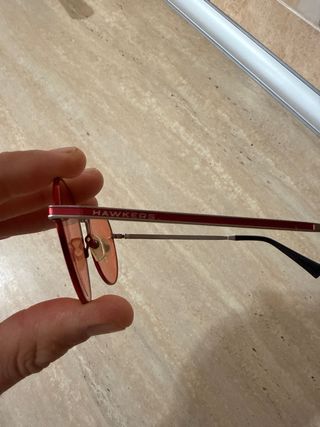 Gafas de sol Hawkers rojas y negras